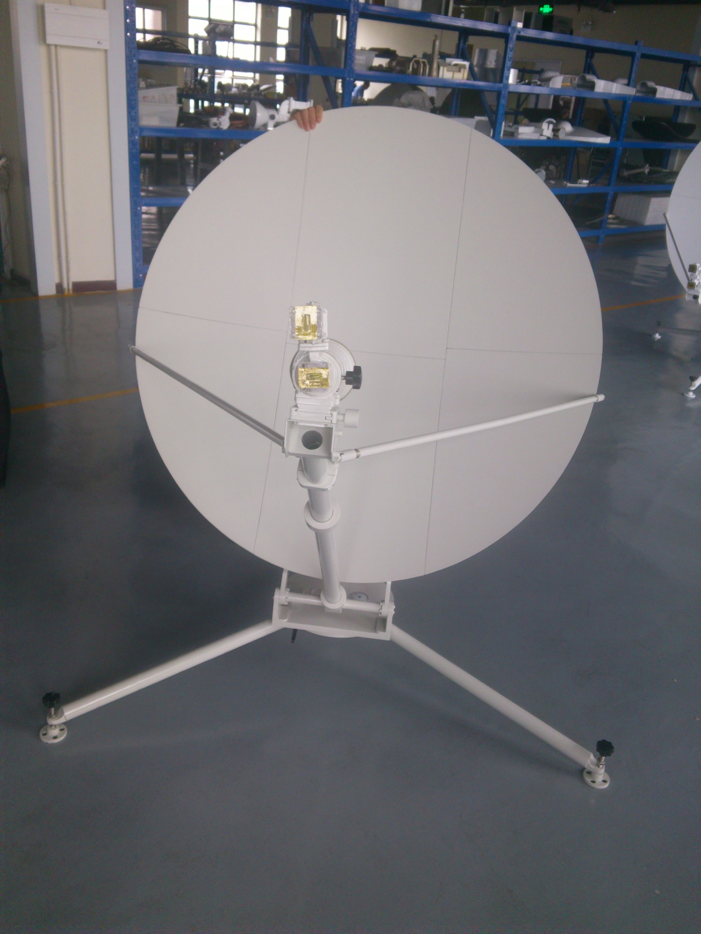 1.2m C/Ku Band Manual Flyaway Antenna